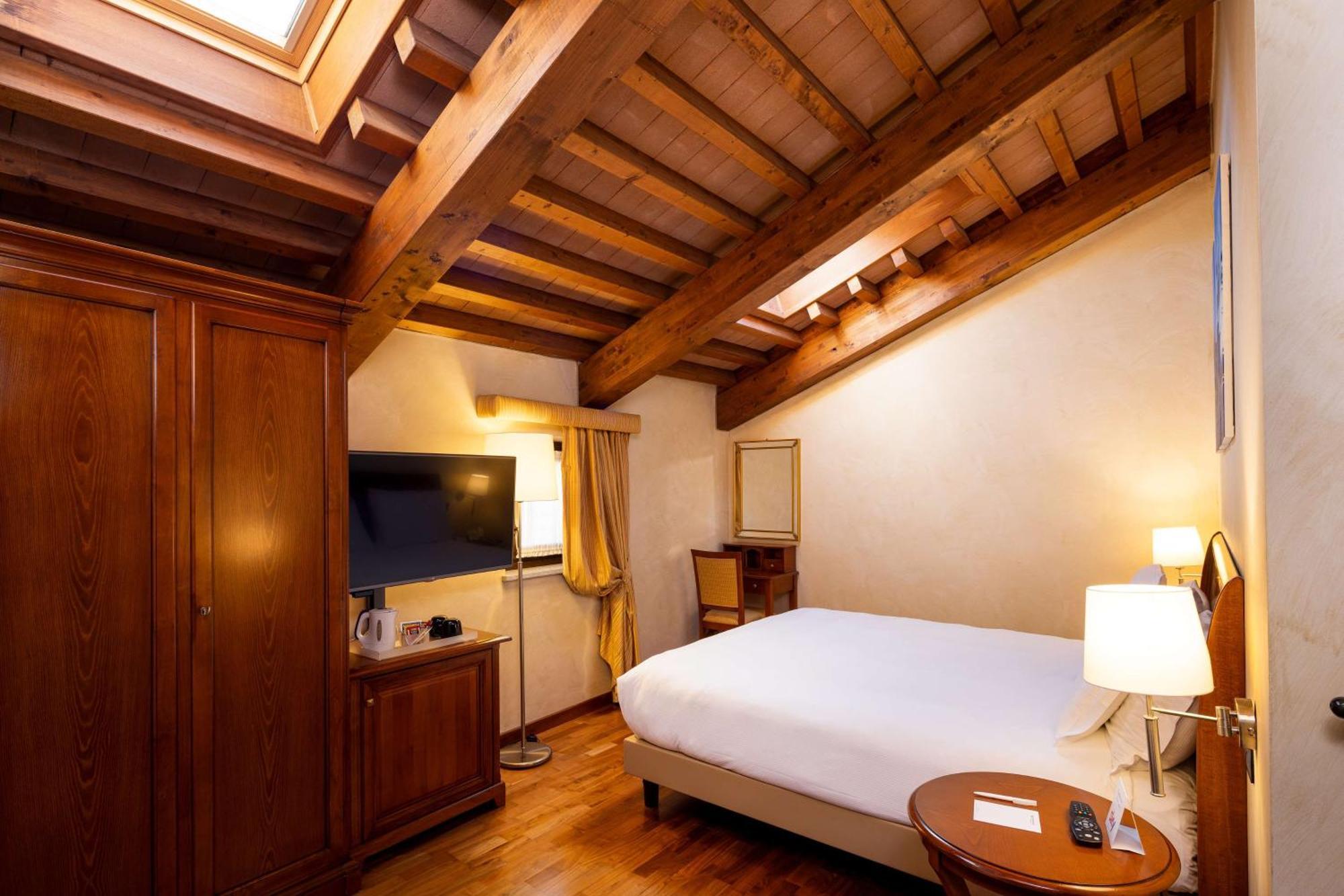 Best Western Plus Hotel Le Rondini San Francesco al Campo Extérieur photo