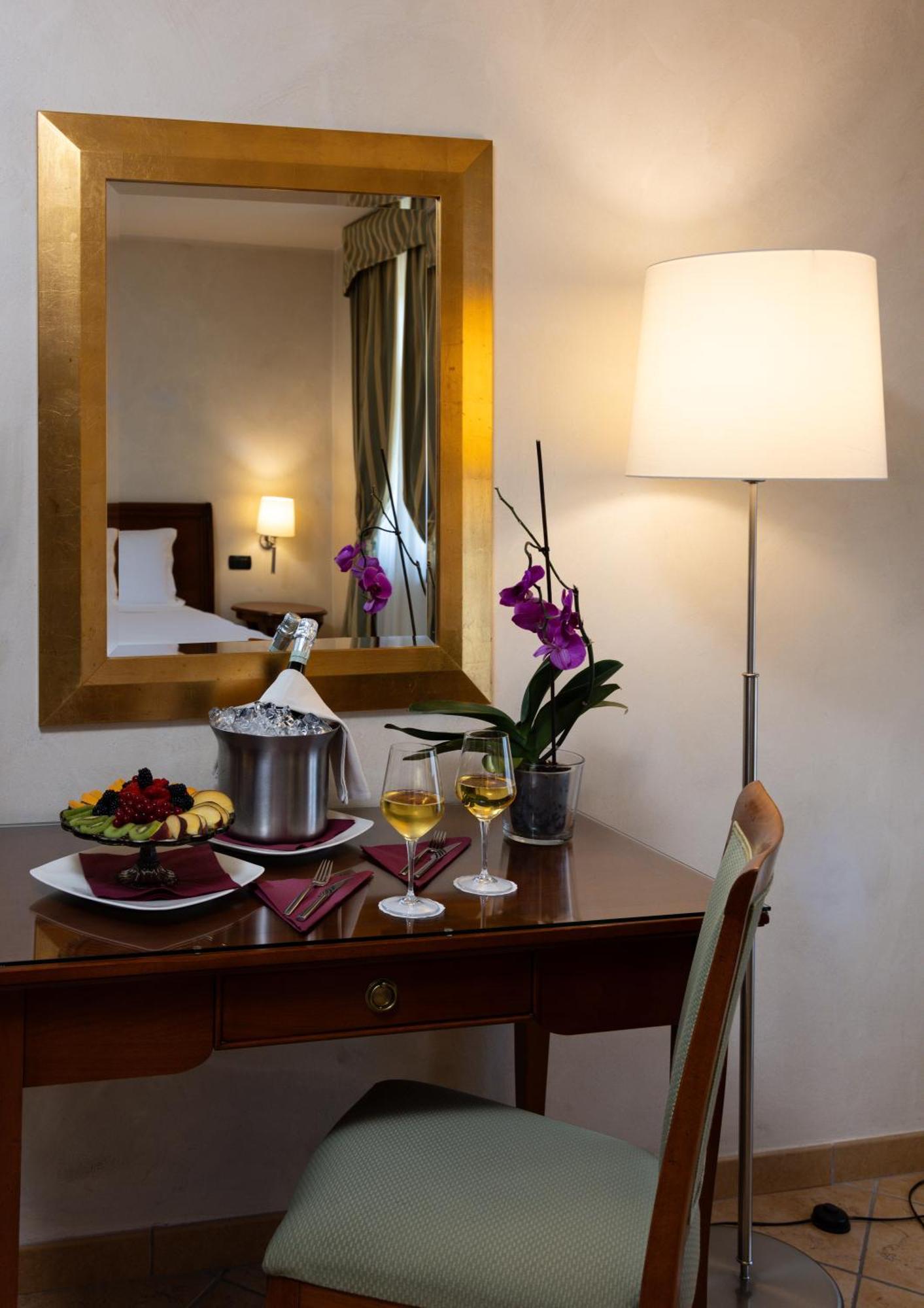 Best Western Plus Hotel Le Rondini San Francesco al Campo Extérieur photo