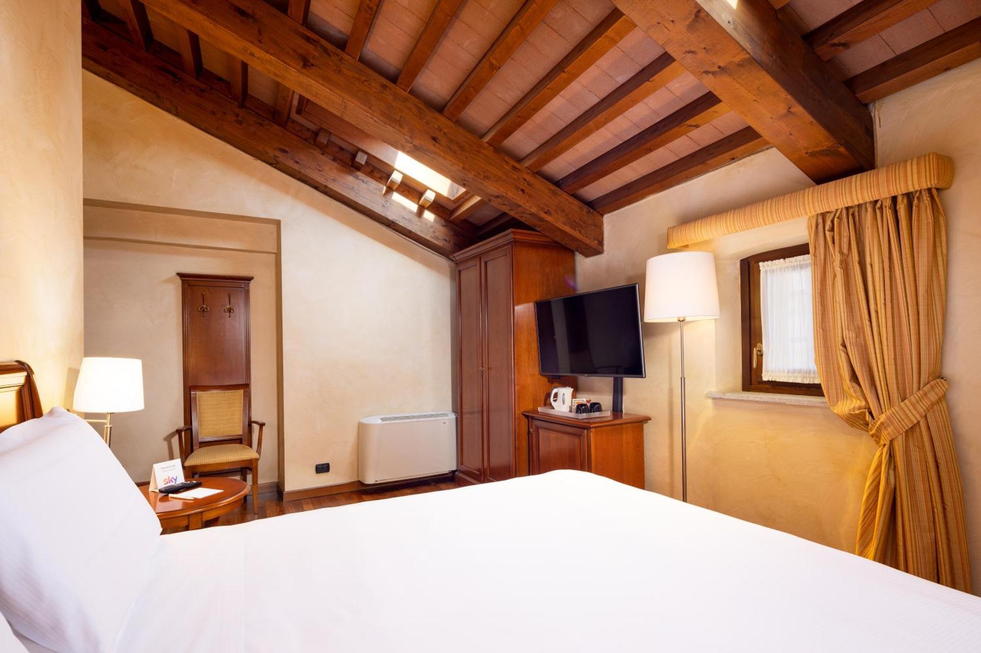 Best Western Plus Hotel Le Rondini San Francesco al Campo Extérieur photo
