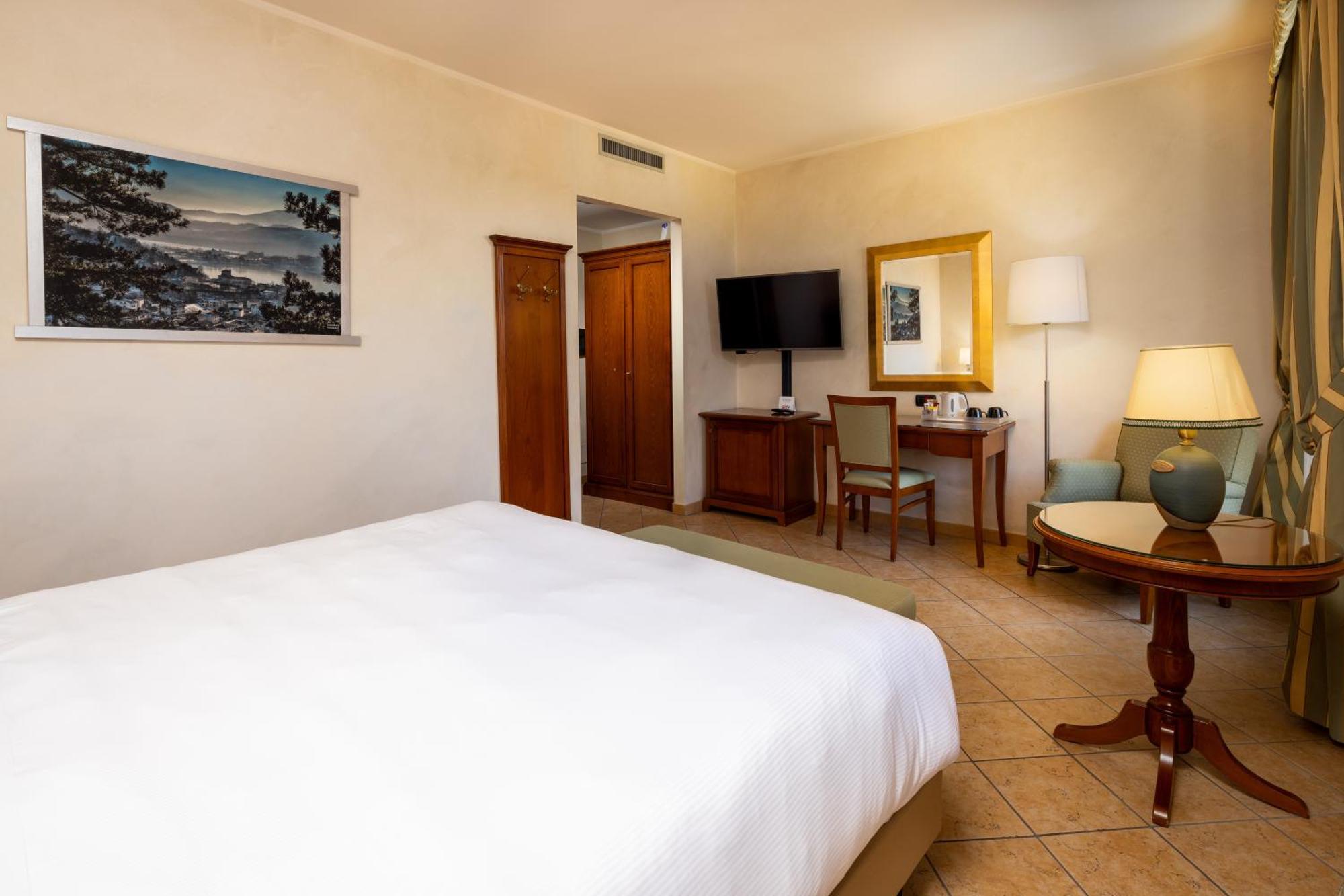 Best Western Plus Hotel Le Rondini San Francesco al Campo Extérieur photo