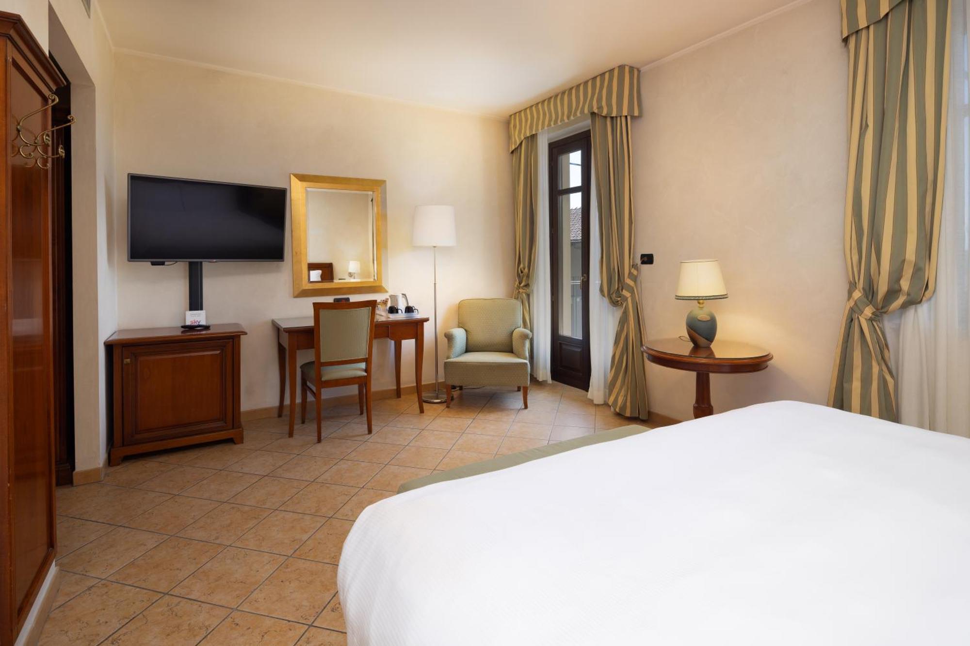 Best Western Plus Hotel Le Rondini San Francesco al Campo Extérieur photo